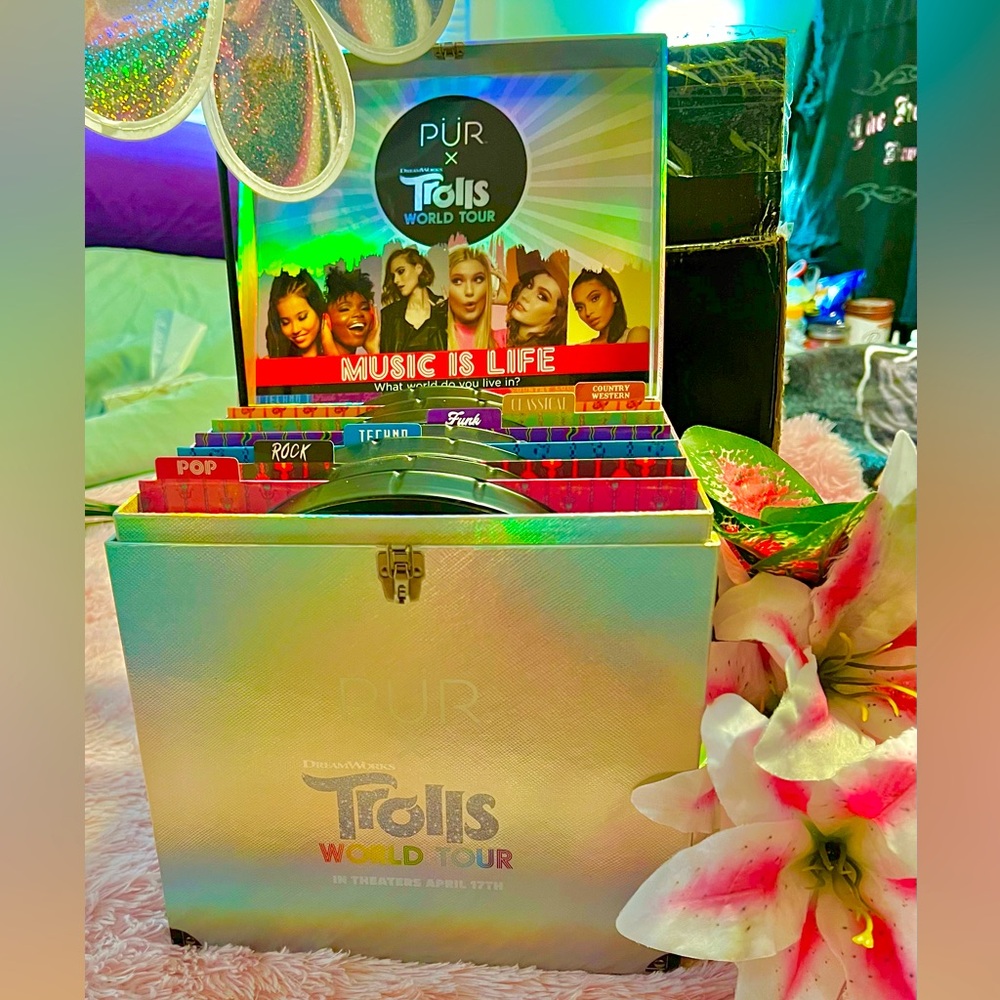 PUR/TROLLS WORLD TOUR COLLAB FULL PR MAKEUP BOX / BRAND NEW/ 8 PCS INCLUDING BOX